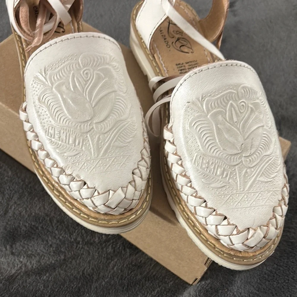 Women's White‎ Embroidered Lace Up Sandals